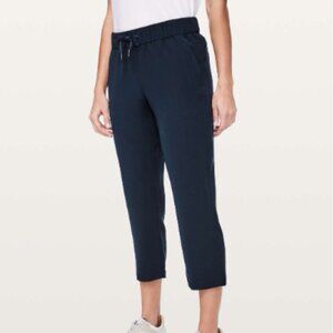Lululemon On The Fly Crop *23 inch" in Black, Size 6